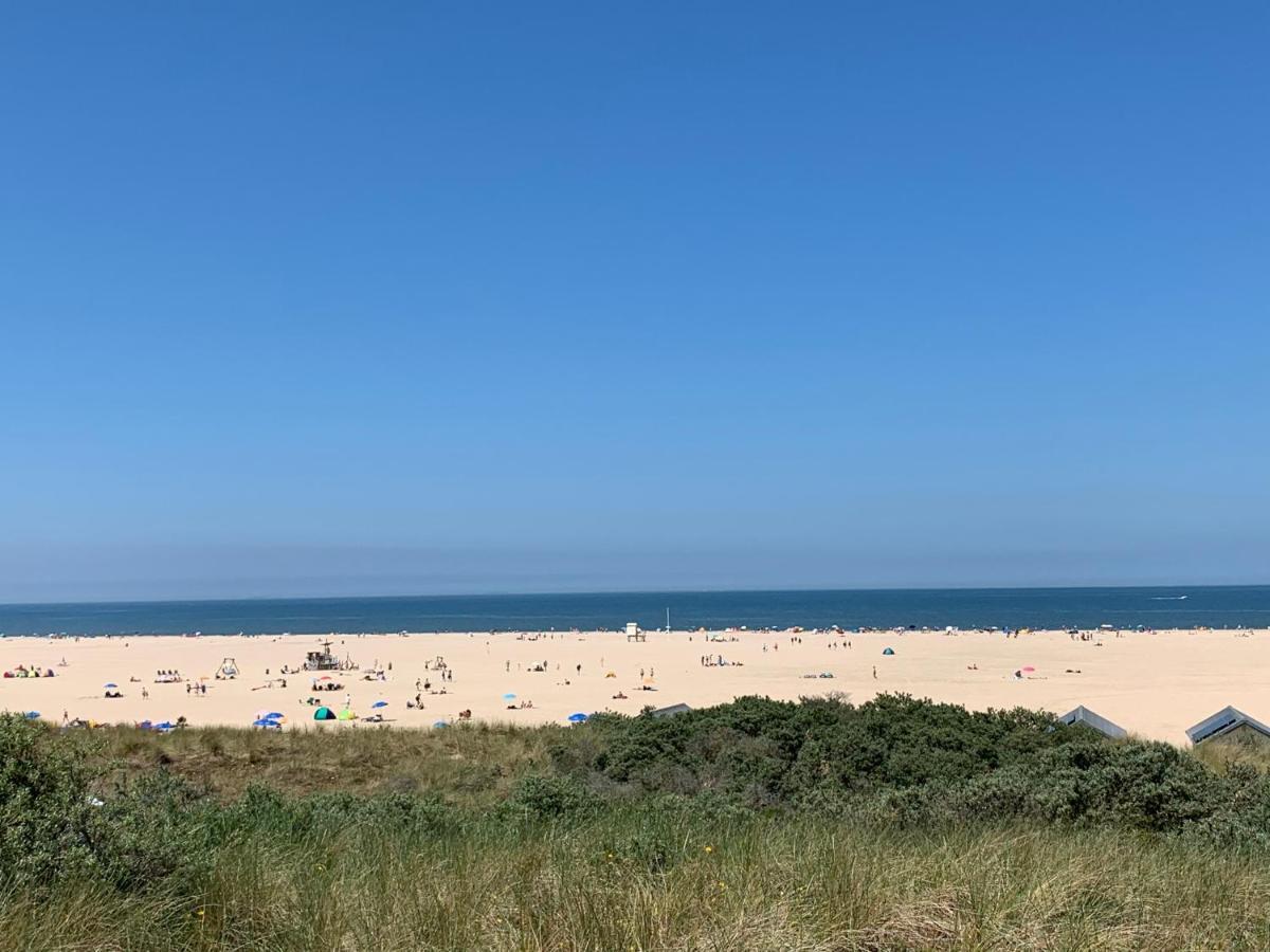Dijkhofje, dichtbij strand, zee en meer. Vrouwenpolder Buitenkant foto